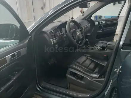 Volkswagen Touareg 2004 года за 4 200 000 тг. в Алматы – фото 45