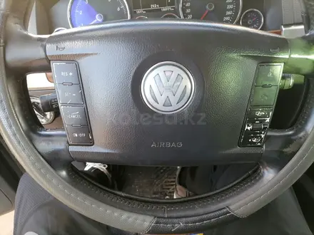 Volkswagen Touareg 2004 года за 4 200 000 тг. в Алматы – фото 5