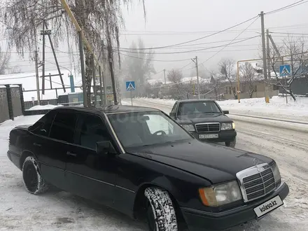 Mercedes-Benz E 230 1990 года за 950 000 тг. в Алматы