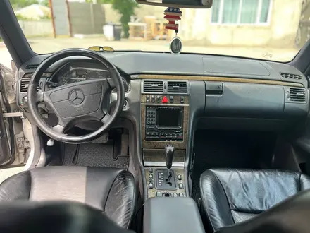 Mercedes-Benz E 320 2001 года за 5 300 000 тг. в Алматы – фото 4