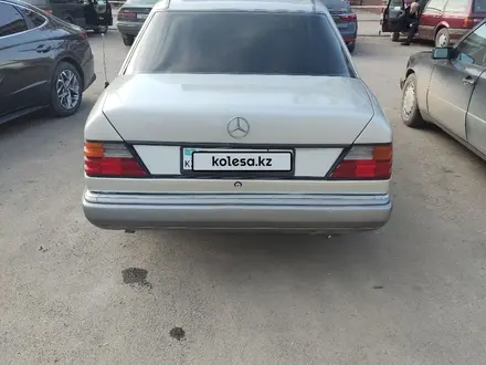 Mercedes-Benz E 230 1992 года за 2 200 000 тг. в Алматы – фото 4