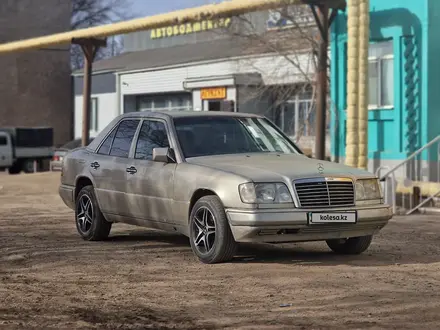 Mercedes-Benz E 220 1995 года за 2 000 000 тг. в Жезказган – фото 2