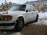 Mercedes-Benz E 220 1993 года за 1 400 000 тг. в Байконыр – фото 2