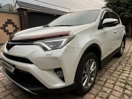 Toyota RAV4 2018 года за 12 800 000 тг. в Алматы