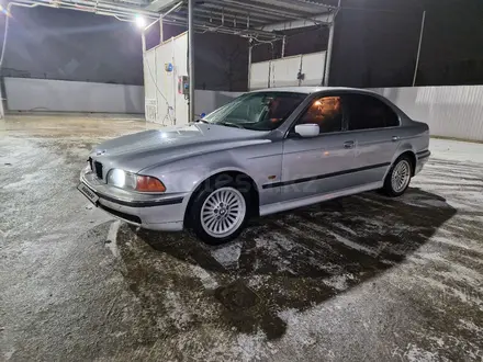 BMW 523 1996 года за 2 100 000 тг. в Уральск – фото 4