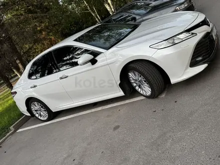 Toyota Camry 2020 года за 15 000 000 тг. в Павлодар – фото 2