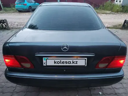 Mercedes-Benz E 200 1997 года за 2 850 000 тг. в Кокшетау – фото 4