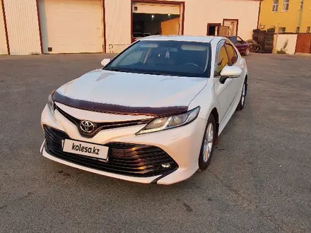 Toyota Camry 2019 года за 12 750 000 тг. в Атырау