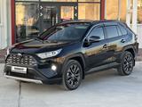 Toyota RAV4 2021 года за 16 800 000 тг. в Караганда