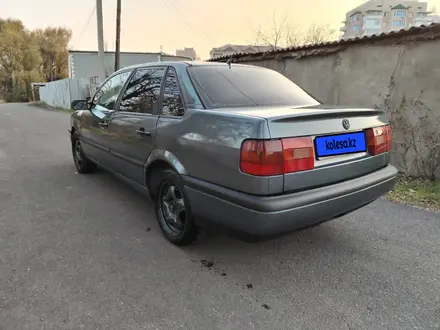 Volkswagen Passat 1996 года за 1 500 000 тг. в Тараз – фото 6