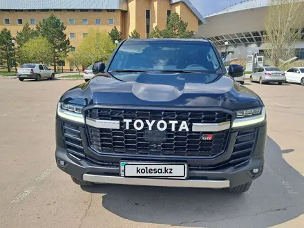 Toyota Land Cruiser 2023 года за 51 000 000 тг. в Астана