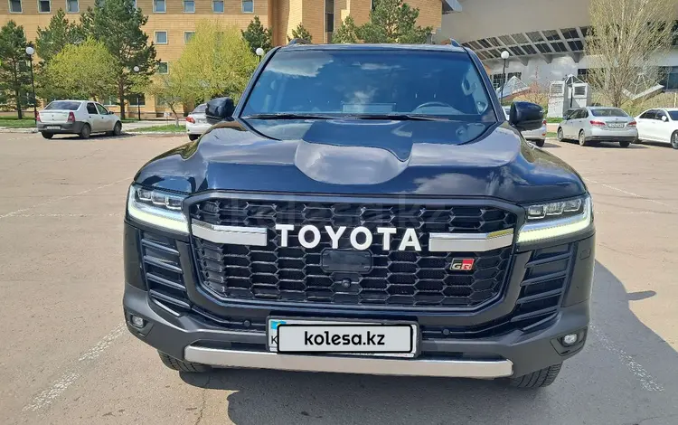 Toyota Land Cruiser 2023 года за 51 000 000 тг. в Астана