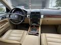 Volkswagen Touareg 2004 года за 5 850 000 тг. в Алматы – фото 22