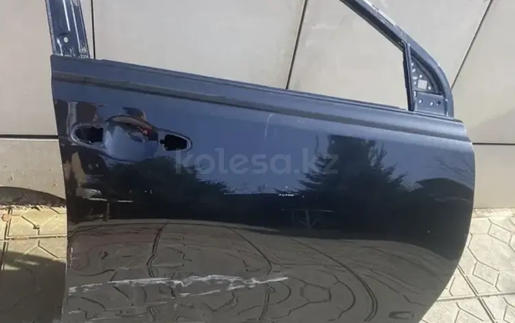 Правую переднюю дверь на Rav 4 за 55 000 тг. в Усть-Каменогорск