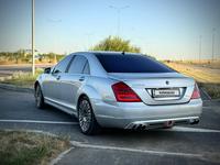 Mercedes-Benz S 500 2006 года за 7 900 000 тг. в Шымкент