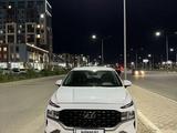 Hyundai Santa Fe 2021 года за 16 500 000 тг. в Астана