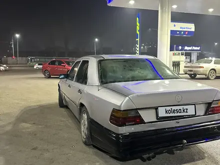 Mercedes-Benz E 260 1990 года за 850 000 тг. в Алматы – фото 4