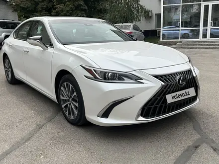 Lexus ES 350 2023 года за 28 000 000 тг. в Алматы – фото 2