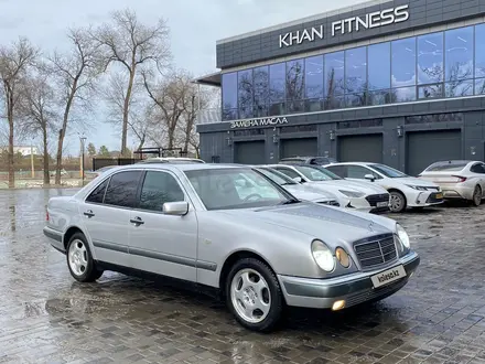 Mercedes-Benz E 230 1997 года за 3 100 000 тг. в Тараз – фото 3