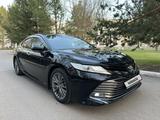 Toyota Camry 2018 года за 14 600 000 тг. в Караганда