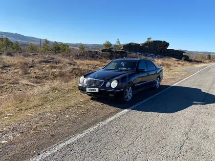 Mercedes-Benz E 320 2000 года за 5 200 000 тг. в Экибастуз