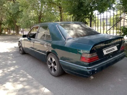 Mercedes-Benz E 200 1994 года за 1 200 000 тг. в Тараз – фото 4