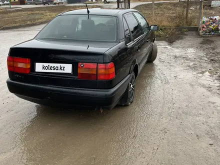 Volkswagen Passat 1996 года за 1 800 000 тг. в Уральск – фото 3