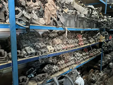 Тормозные суппорта на Субару за 20 000 тг. в Алматы