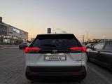 Toyota RAV4 2024 года за 16 700 000 тг. в Актобе – фото 5