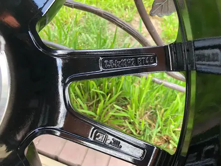 Оригинальные диски R19 на Mercedes C, E Class Мерседес за 620 000 тг. в Алматы – фото 8