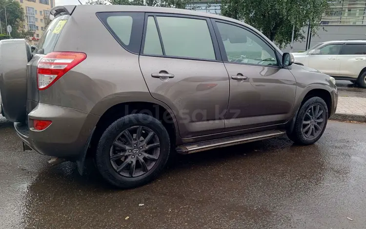 Toyota RAV4 2012 годаfor9 300 000 тг. в Астана