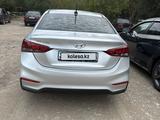 Hyundai Solaris 2020 года за 5 800 000 тг. в Актобе – фото 2