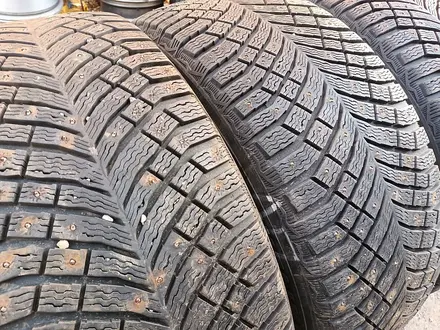 Шины 275/50 R21 — "Michelin X-Ice North 4 SUV" (Венгрия), шипован за 600 000 тг. в Астана – фото 3