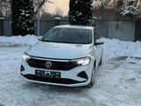 Volkswagen Polo 2021 года за 7 600 000 тг. в Алматы