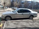 Mercedes-Benz E 200 1995 годаүшін1 700 000 тг. в Караганда – фото 4