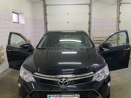 Toyota Camry 2018 года за 12 000 000 тг. в Атырау – фото 3