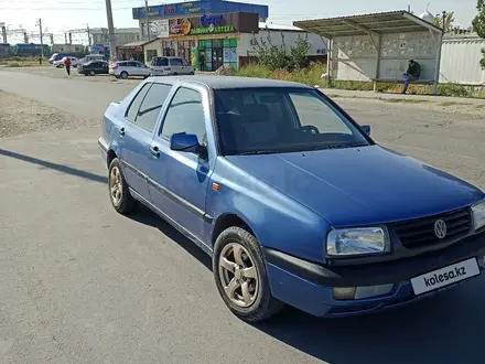 Volkswagen Vento 1992 года за 900 000 тг. в Тараз – фото 2