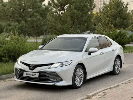 Toyota Camry 2019 года за 15 100 000 тг. в Шымкент