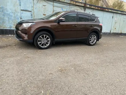 Toyota RAV4 2018 года за 17 500 000 тг. в Астана – фото 40