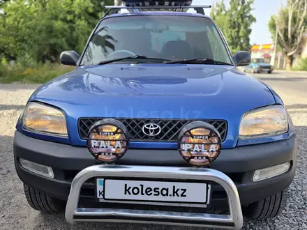 Toyota RAV4 1997 года за 2 800 000 тг. в Алматы – фото 2