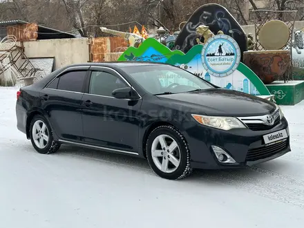 Toyota Camry 2011 года за 7 600 000 тг. в Актобе – фото 2