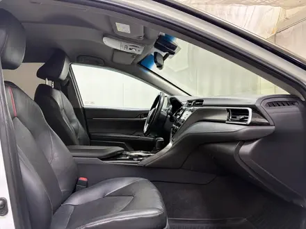 Toyota Camry Prestige 2020 года за 14 700 000 тг. в Алматы – фото 6