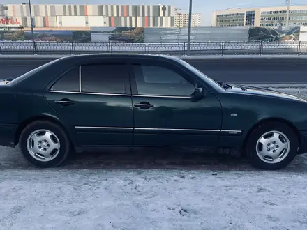 Mercedes-Benz E 290 1997 года за 2 200 000 тг. в Астана – фото 2