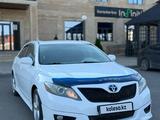 Toyota Camry 2011 года за 6 000 000 тг. в Уральск – фото 2