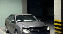 Toyota Camry 2015 года за 9 500 000 тг. в Шымкент – фото 2