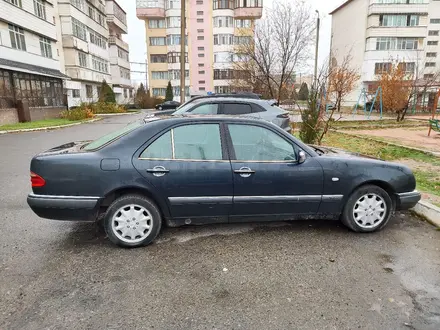 Mercedes-Benz E 300 1999 года за 2 000 000 тг. в Тараз – фото 2