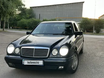 Mercedes-Benz E 320 1997 года за 3 424 713 тг. в Алматы – фото 7
