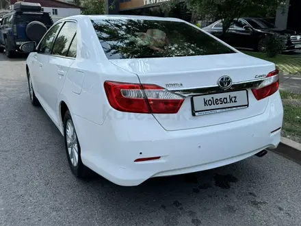 Toyota Camry 2014 года за 9 500 000 тг. в Алматы – фото 2