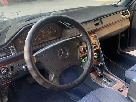 Mercedes-Benz E 280 1993 года за 1 600 000 тг. в Алматы – фото 4