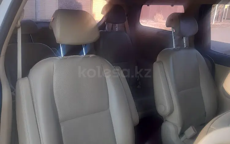 Kia Carnival 2018 года за 14 000 000 тг. в Атырау